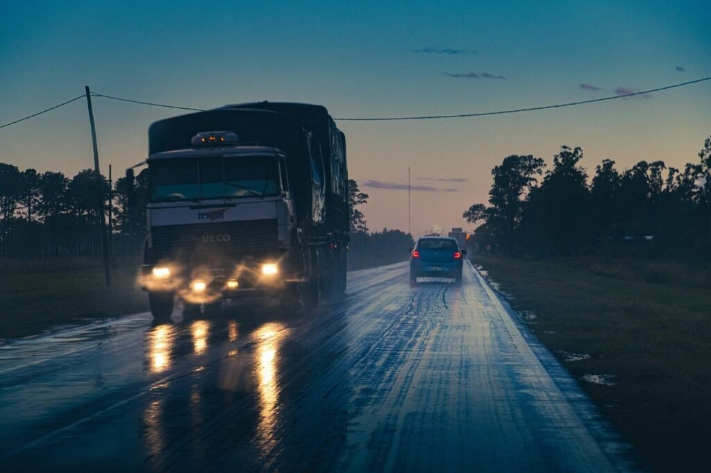 night, truck, road, big truck, delivery truck, cargo truck, traffic, street, car, vehicles, transportation, car wallpapers, transport, delivery, logistics, driving